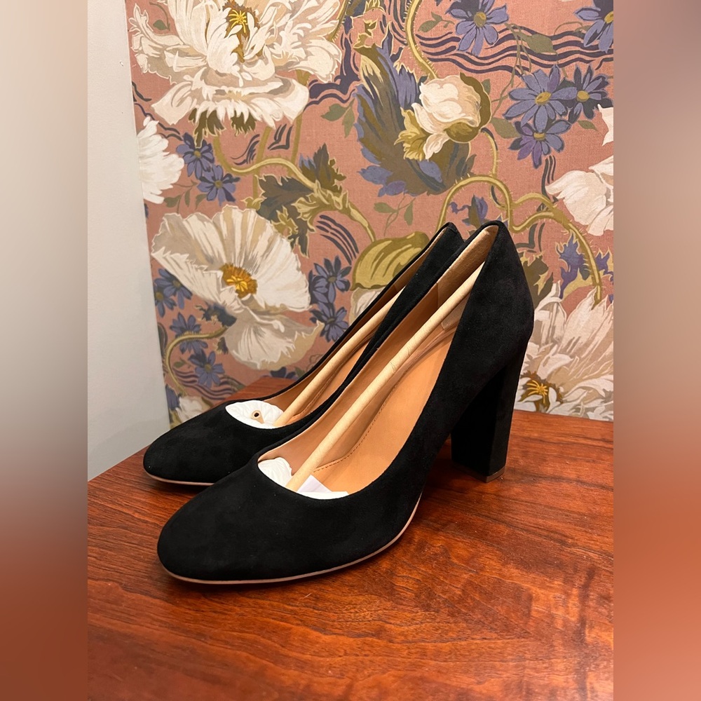 New in box - J. Crew Factory Olive Suede Pumps